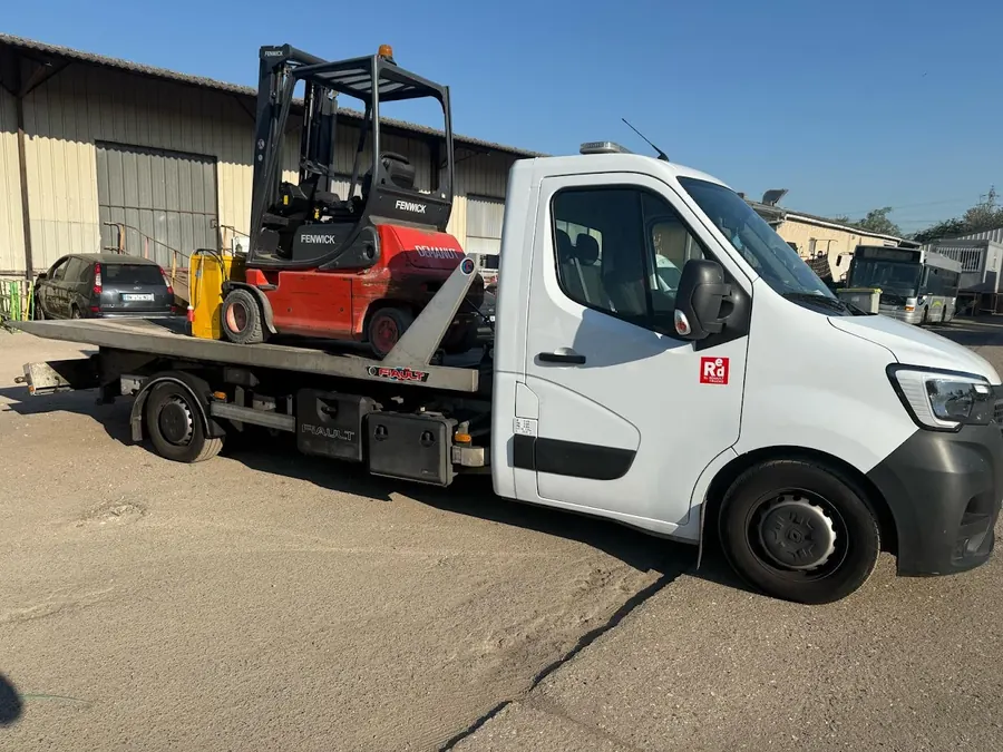 Transport d’un chariot élévateur sur camion plateau