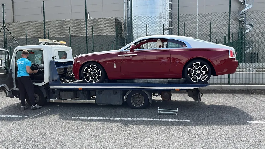 Transport d’une voiture de prestige sur plateau