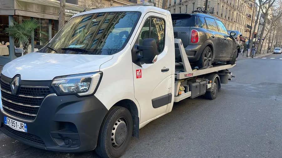 Camion de dépannage Fast Depann en intervention en ville