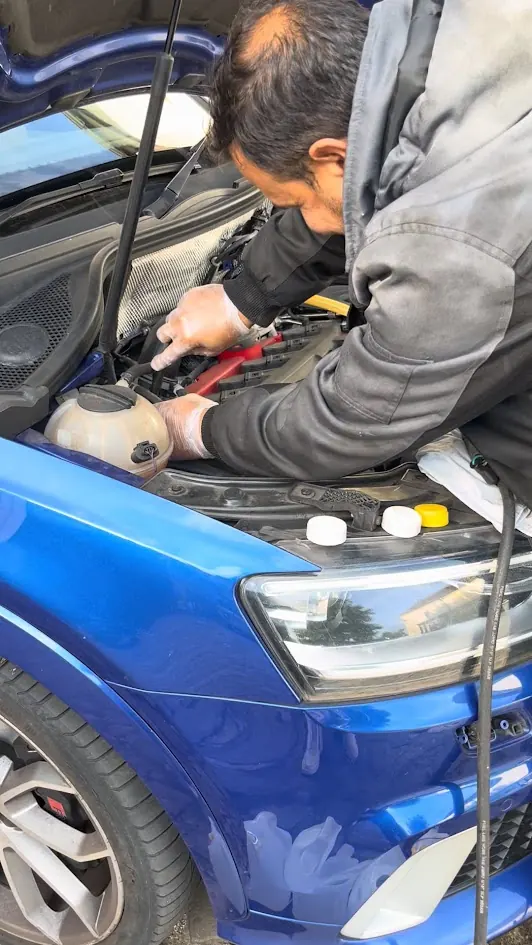 Intervention sous le capot pour une erreur de carburant