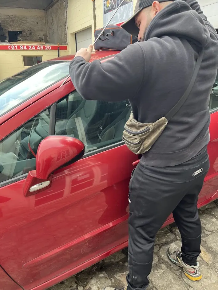 Ouverture d’une portière de voiture verrouillée