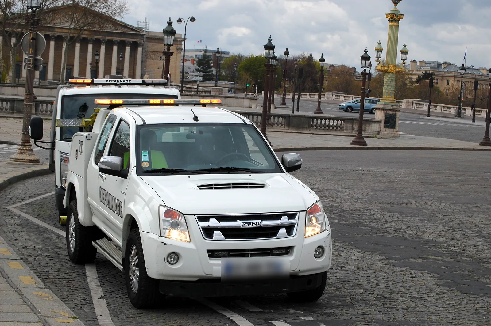 Dépanneuse Fast Depann vue de face, place de la Concorde (photo d’illustration – à Paris 5e Arrondissement (75005))