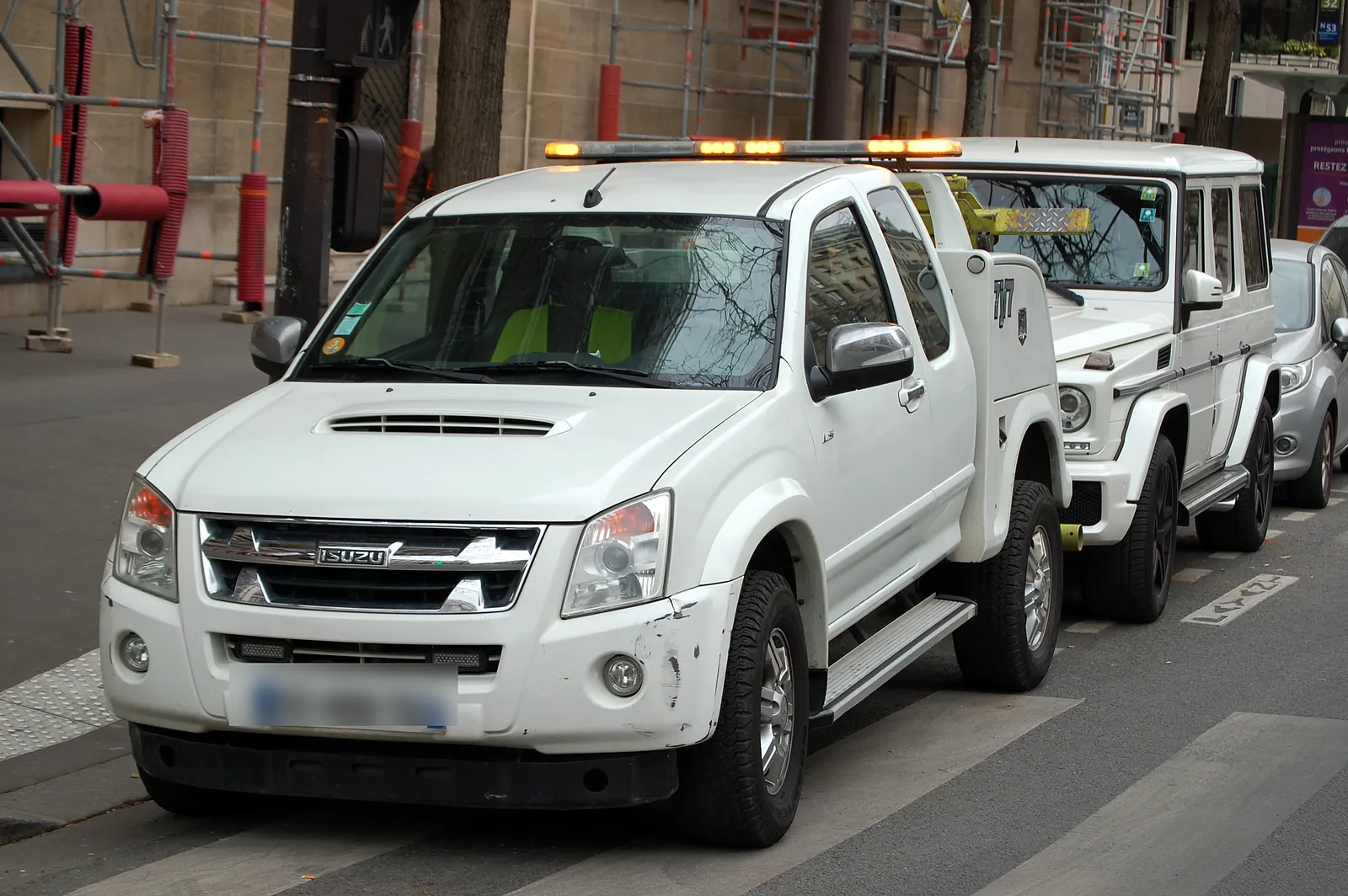Dépanneuse Fast Depann tractant un 4x4 Mercedes (photo d’illustration – à Dieppe (76200))