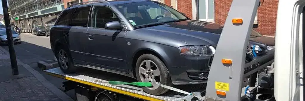 Audi A4 Avant sur un plateau à Neuilly-sur-Seine – dépannage pour crevaison
