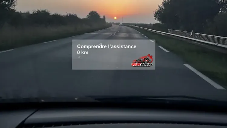 Dépanneuse Fast Depann prenant en charge un véhicule en panne, assistance 0 km (liste des conseils Fast Depann)